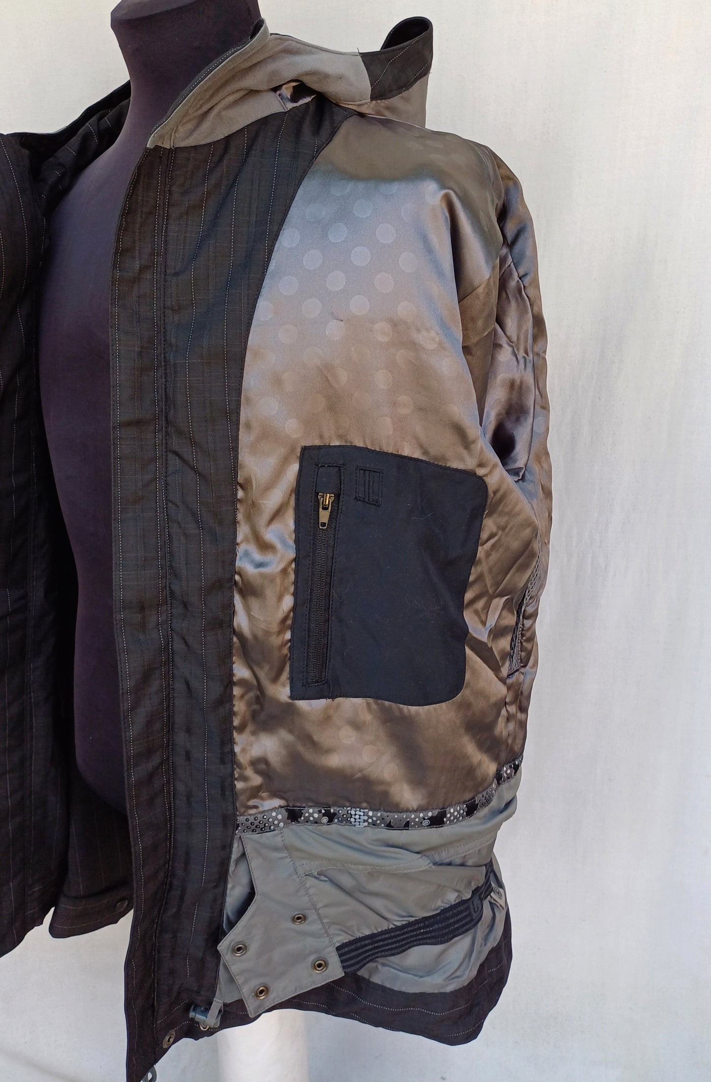 Burton Esquire Snowboarding Ski Jacket Black Pinstripe Mens L