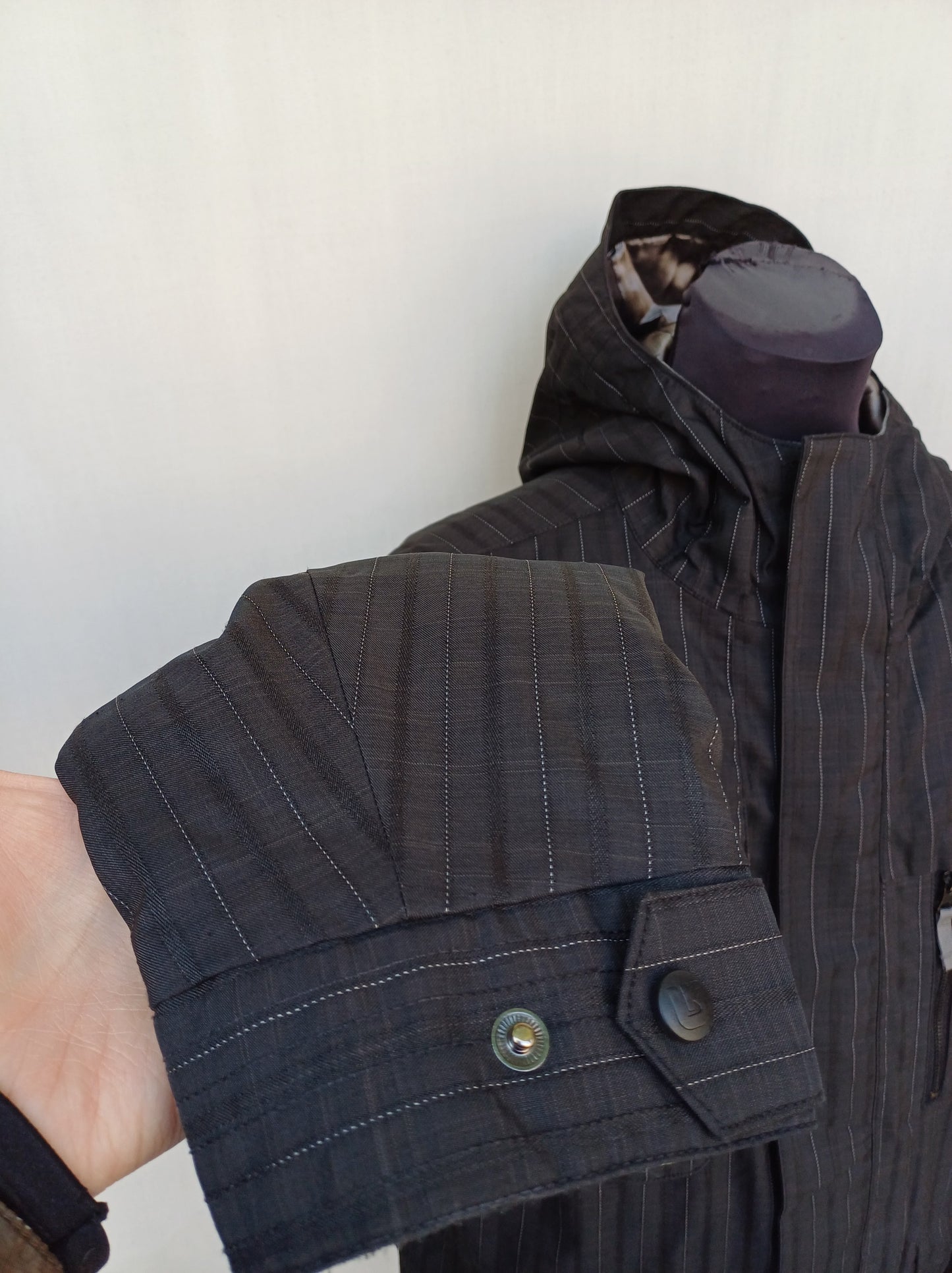 Burton Esquire Snowboarding Ski Jacket Black Pinstripe Mens L