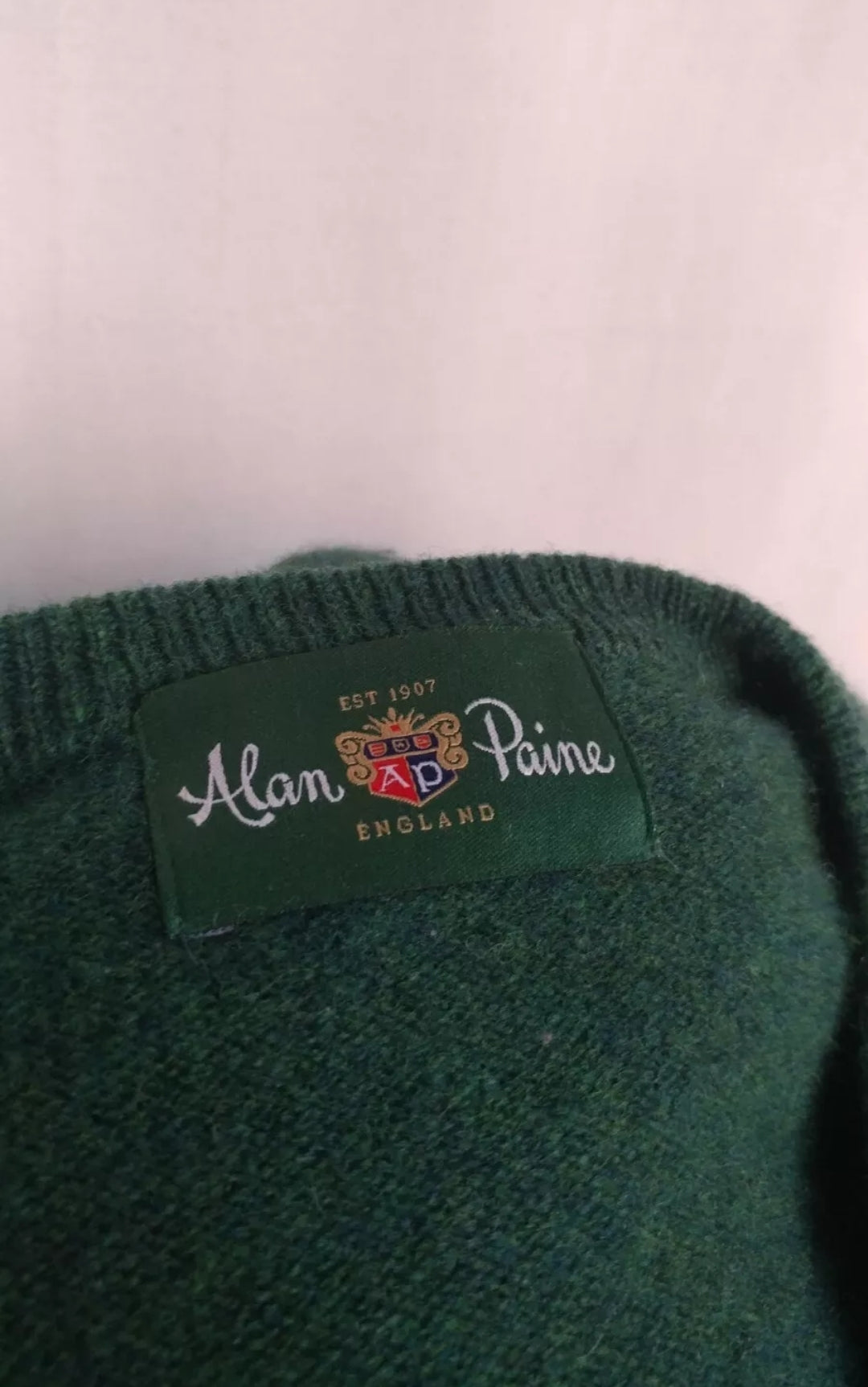 Alan Paine Pure Lambswool V-Neck Sweater 56/Mens XL