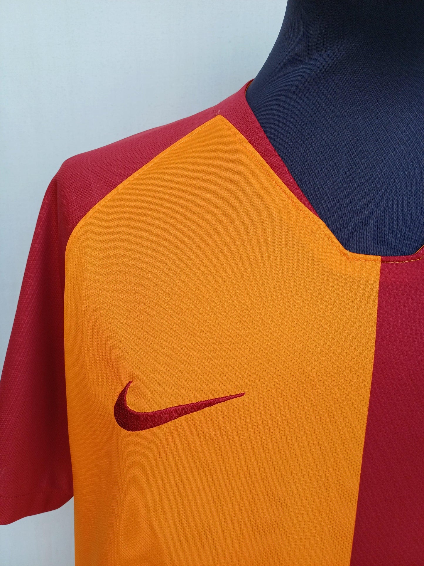 Galatasaray 2018/2019 Nike Home Football Shirt Mens L