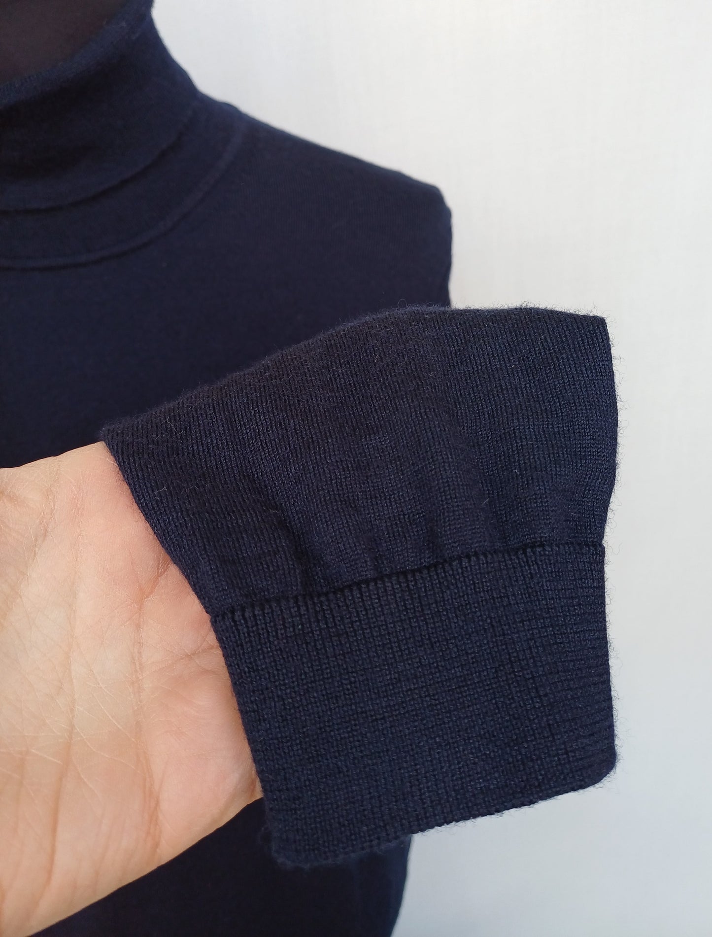 Hugo Boss 100% wool Turtle Neck Sweater Mens XL