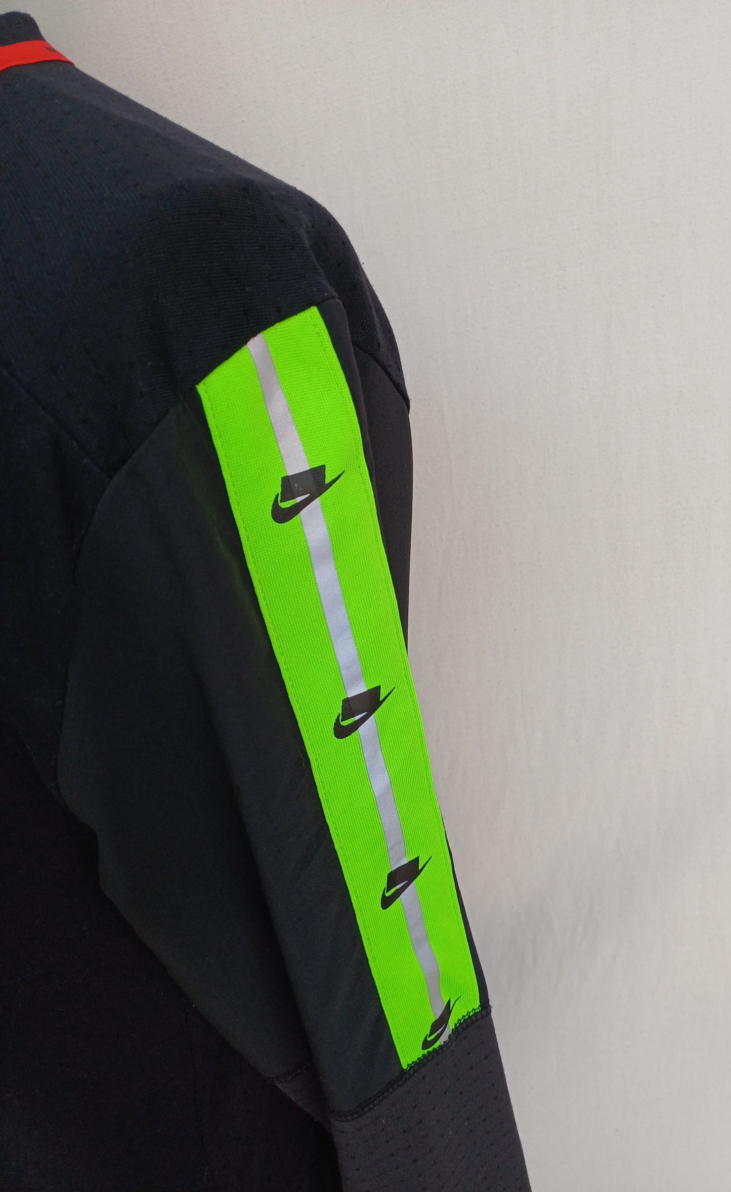 Nike Wild Run Dri-Fit Running Shirt Mens S