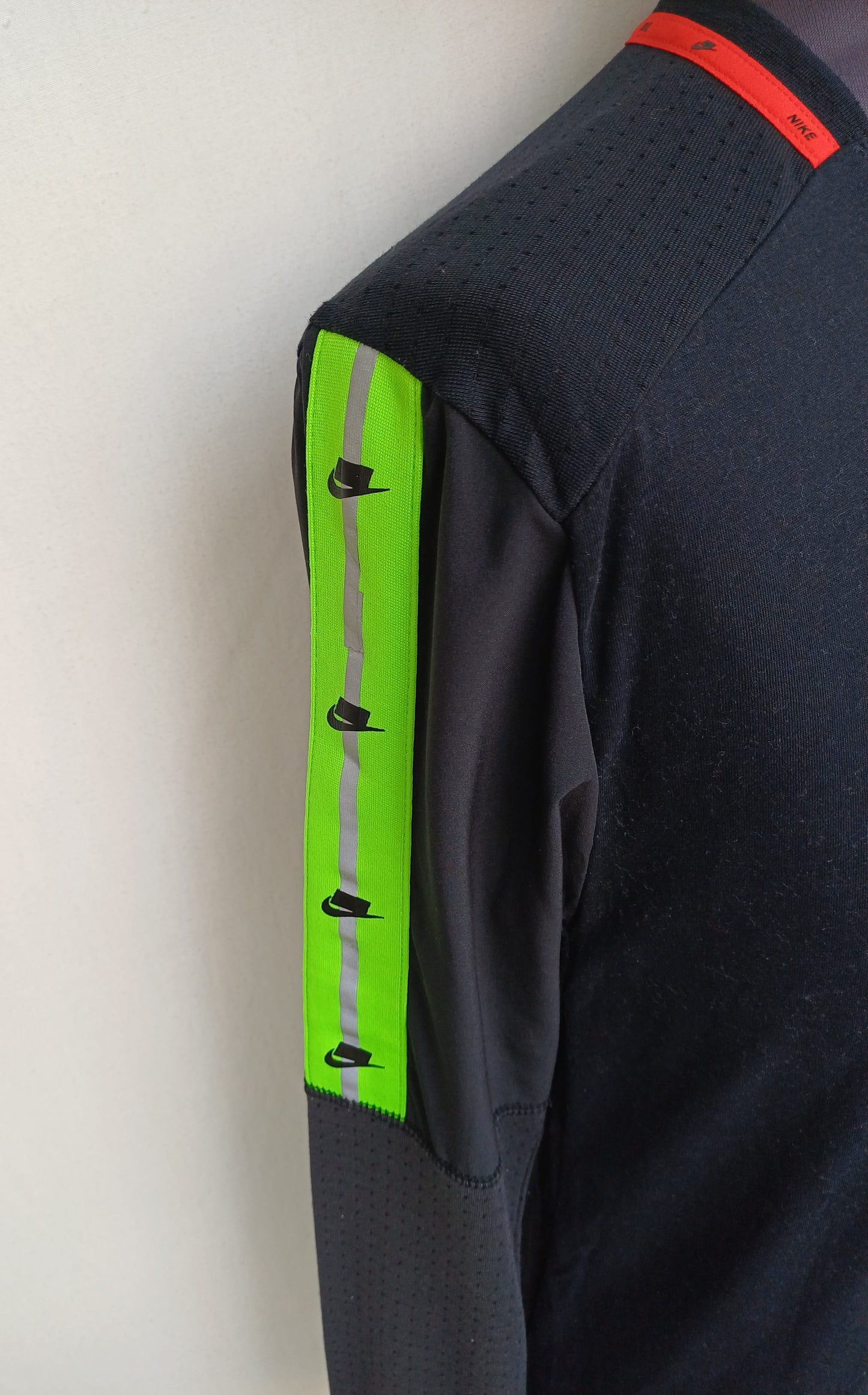 Nike Wild Run Dri-Fit Running Shirt Mens S