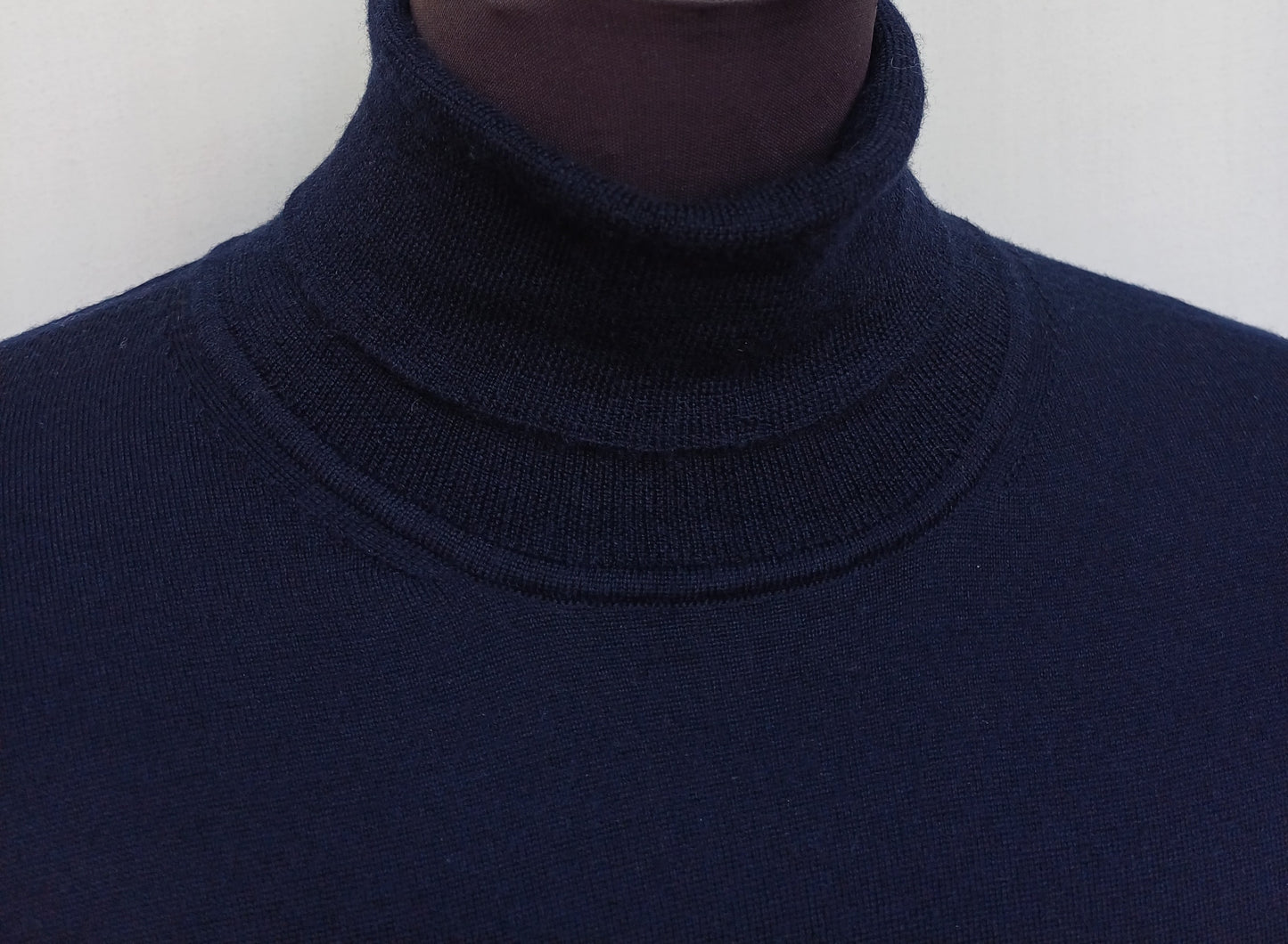 Hugo Boss 100% wool Turtle Neck Sweater Mens XL