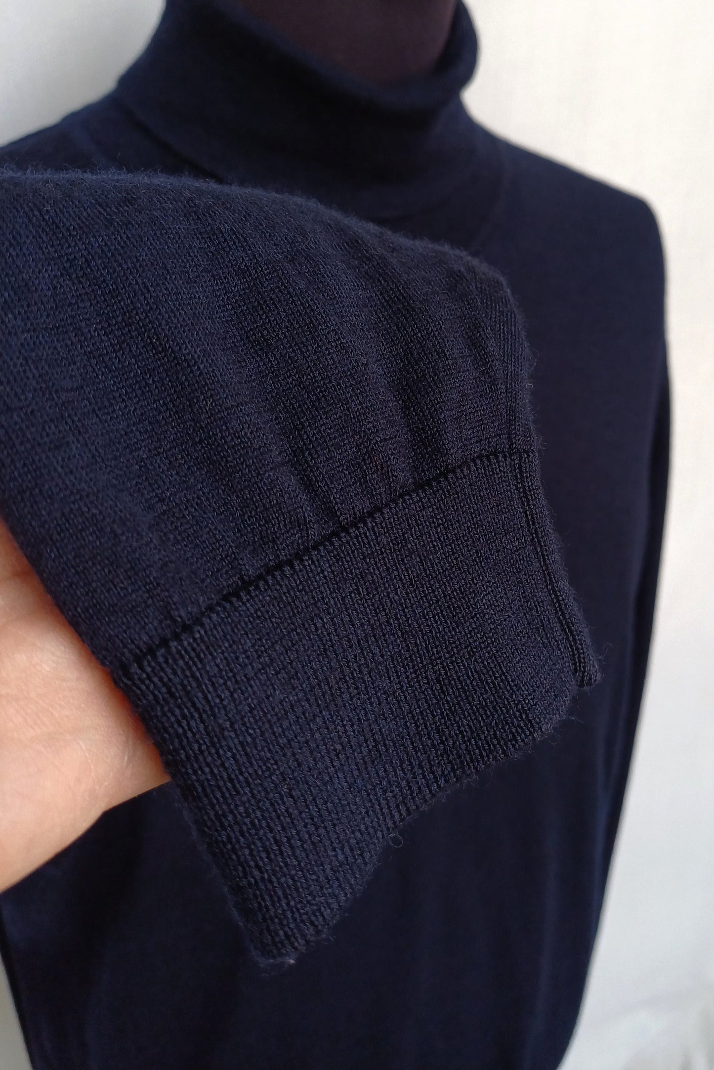 Hugo Boss 100% wool Turtle Neck Sweater Mens XL