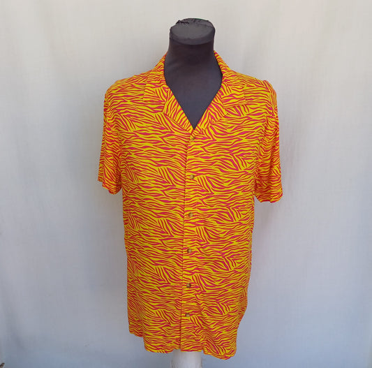 Urban Threads Multi Zebra Button Revere Shirt Mens M