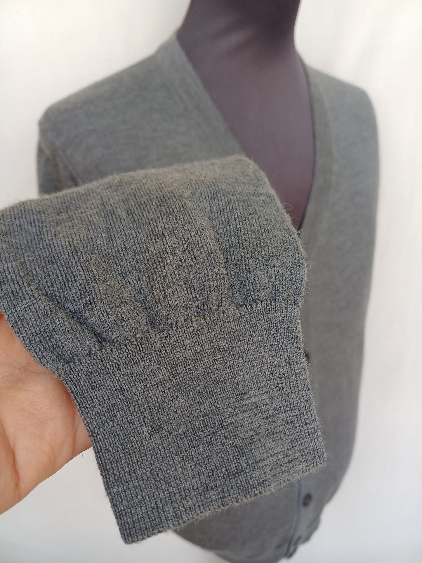 Hugo Boss Slim Fit 100% Wool Button Cardigan Sweater Size Men M