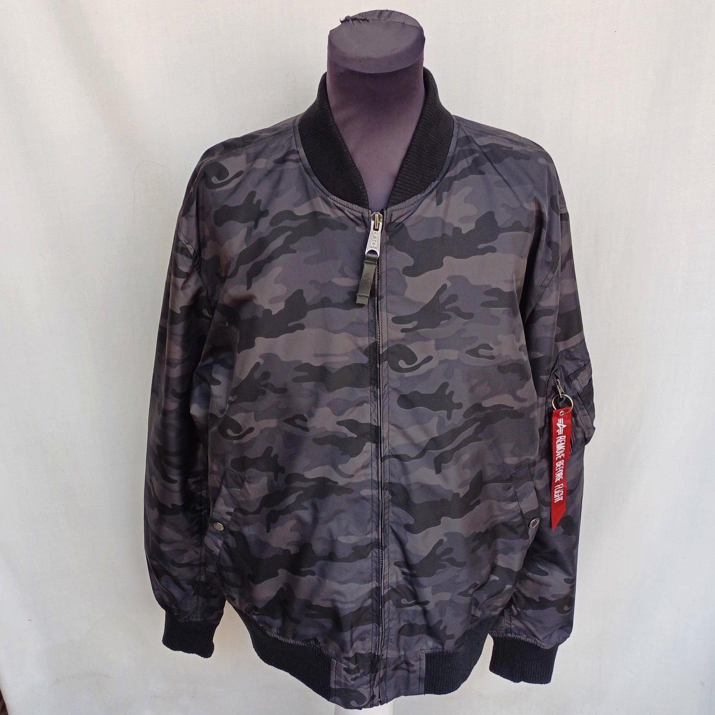 سترة Alpha Industries Camo Full Zip Flight Bomber مقاس 3XL للرجال