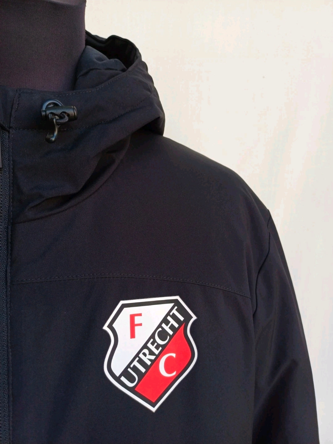 Utrecht 2023/24 Castore Bench Coat Padded Training Zip Jacket Mens L